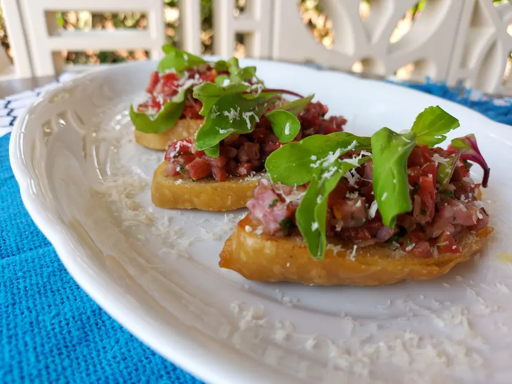 Bruschetta de calabresa Fricéu, pronto para servir